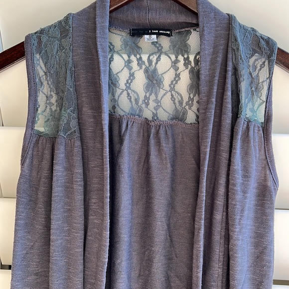 Grey sleeveless tunic sweater with lace top on back and flowy sides open front - Picture 2 of 6